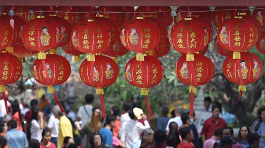 攜手相伴，為#沒(méi)有回家過(guò)年的他們#點(diǎn)贊~
